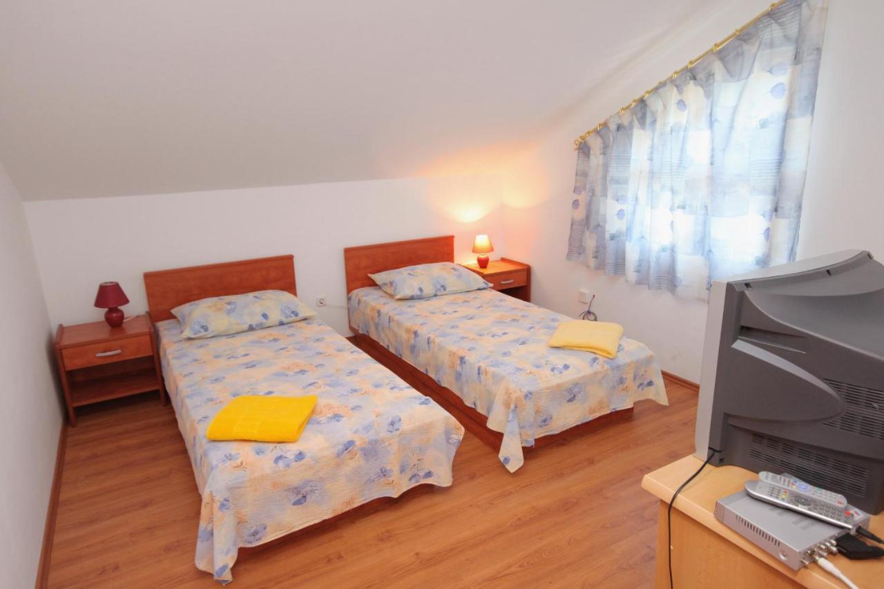 Apartments And Rooms With Parking Space Njivice, Krk - 5458 Dış mekan fotoğraf