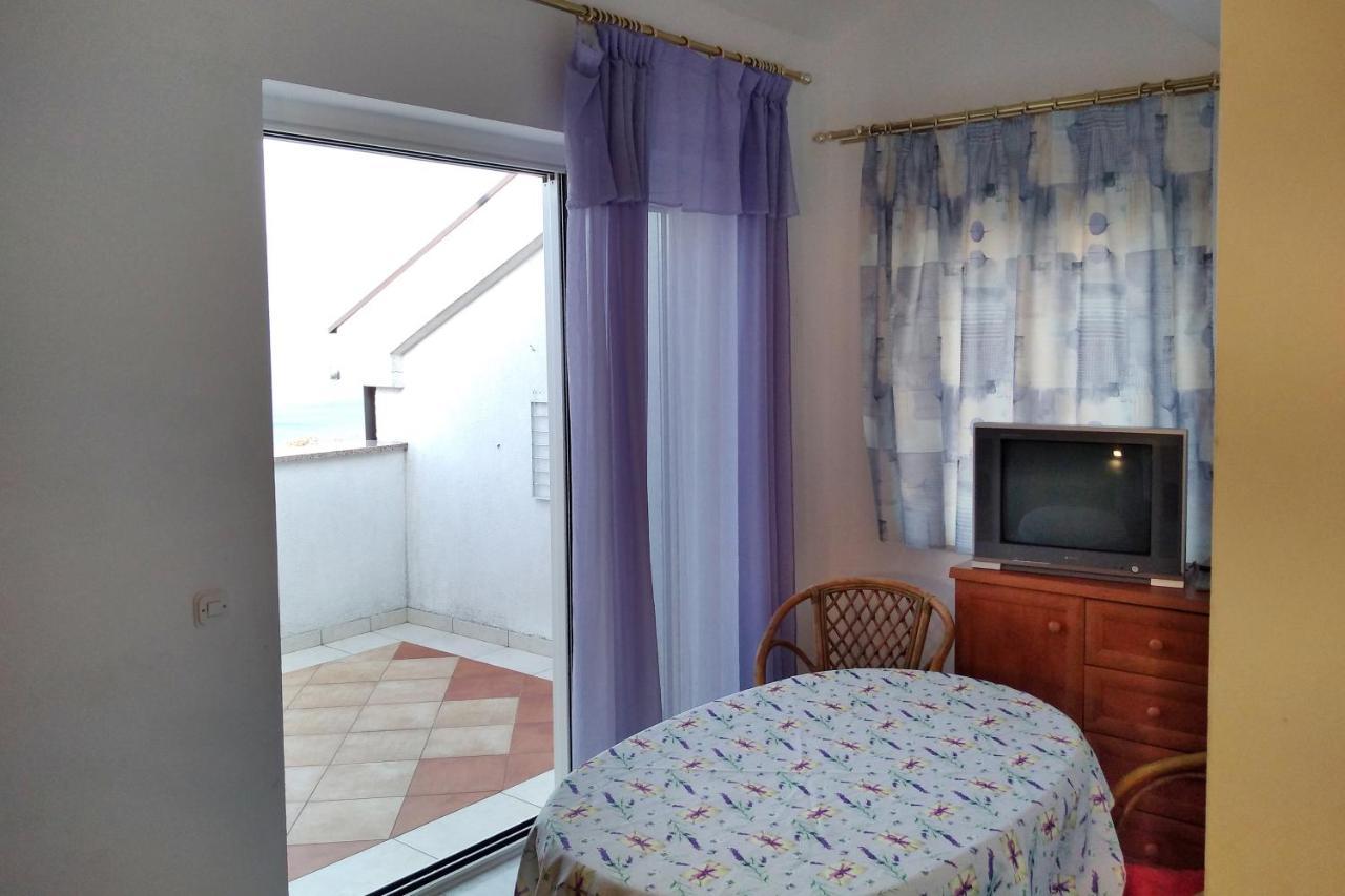 Apartments And Rooms With Parking Space Njivice, Krk - 5458 Dış mekan fotoğraf