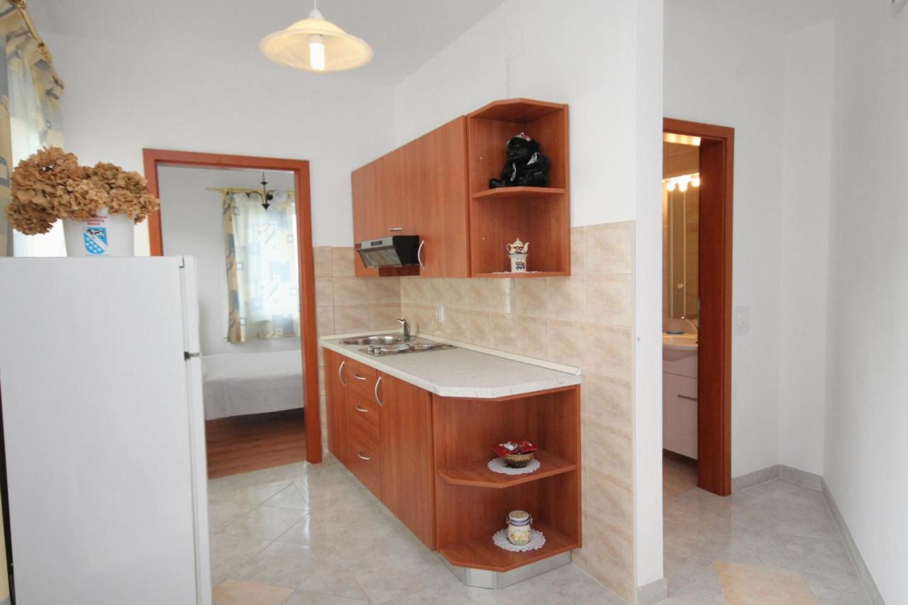 Apartments And Rooms With Parking Space Njivice, Krk - 5458 Dış mekan fotoğraf