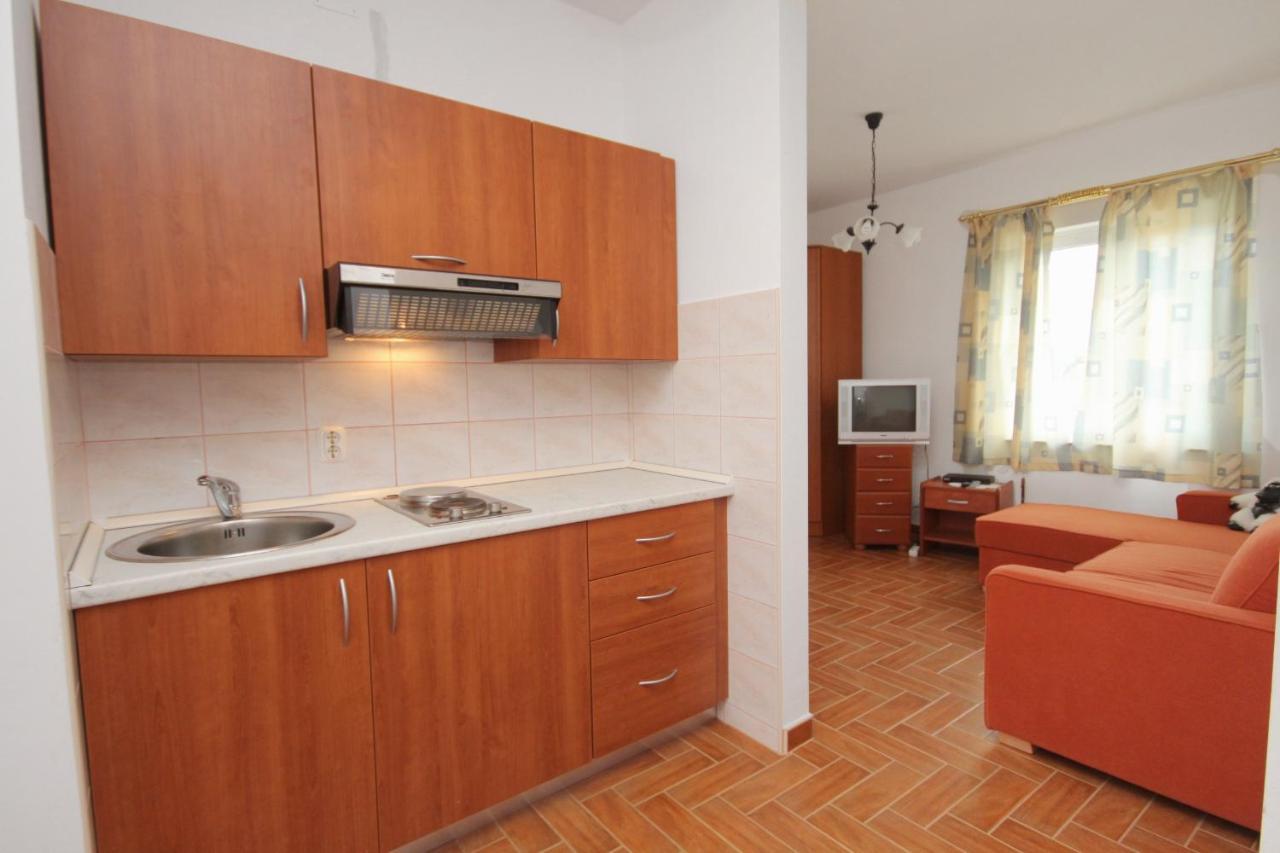 Apartments And Rooms With Parking Space Njivice, Krk - 5458 Dış mekan fotoğraf