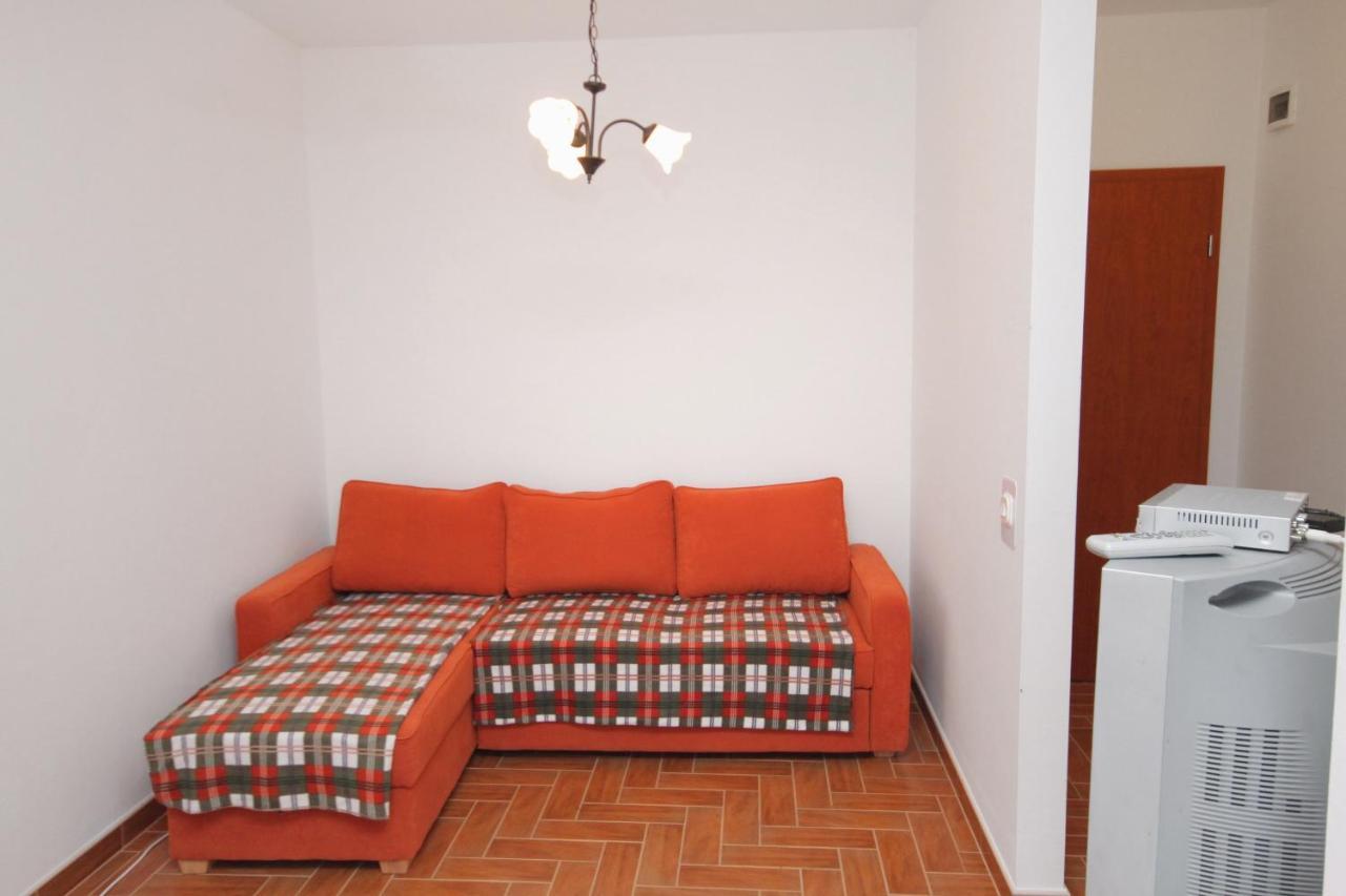 Apartments And Rooms With Parking Space Njivice, Krk - 5458 Dış mekan fotoğraf