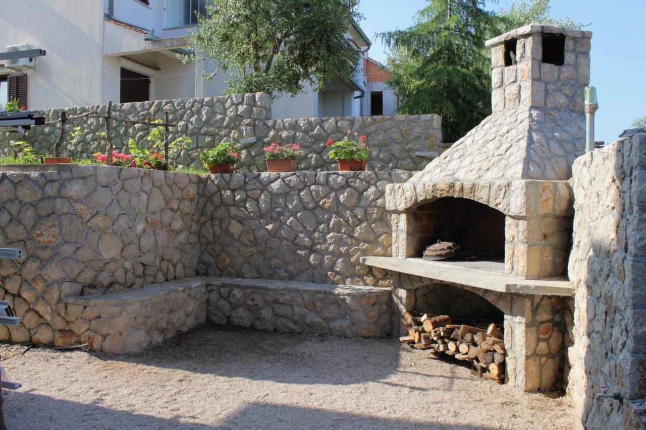 Apartments And Rooms With Parking Space Njivice, Krk - 5458 Dış mekan fotoğraf