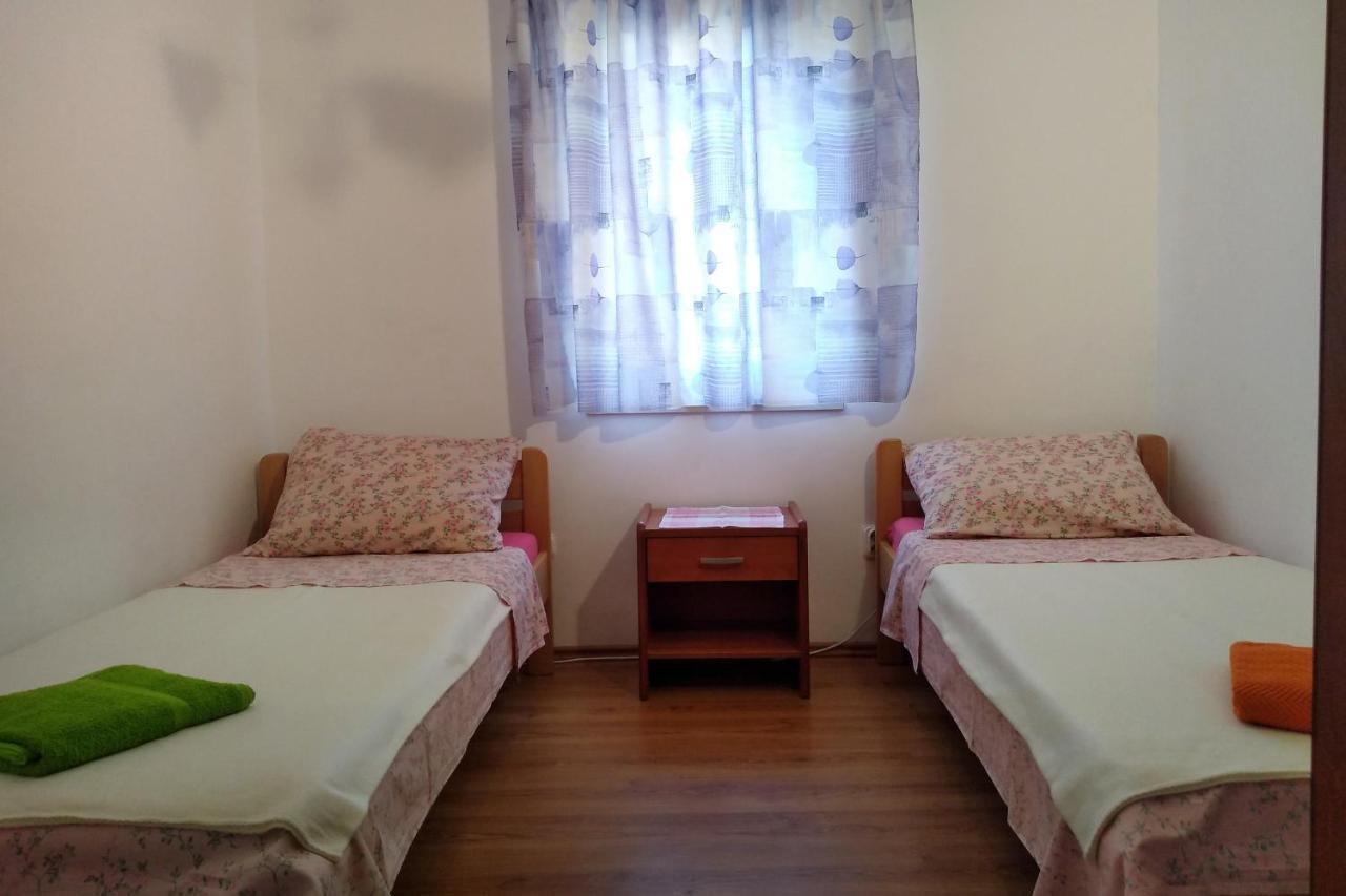 Apartments And Rooms With Parking Space Njivice, Krk - 5458 Dış mekan fotoğraf